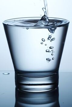 The basis of a lazy diet for weight loss is clean drinking water without gas